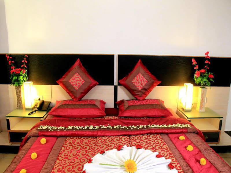 Hotel Sun Park Пондичерри Экстерьер фото